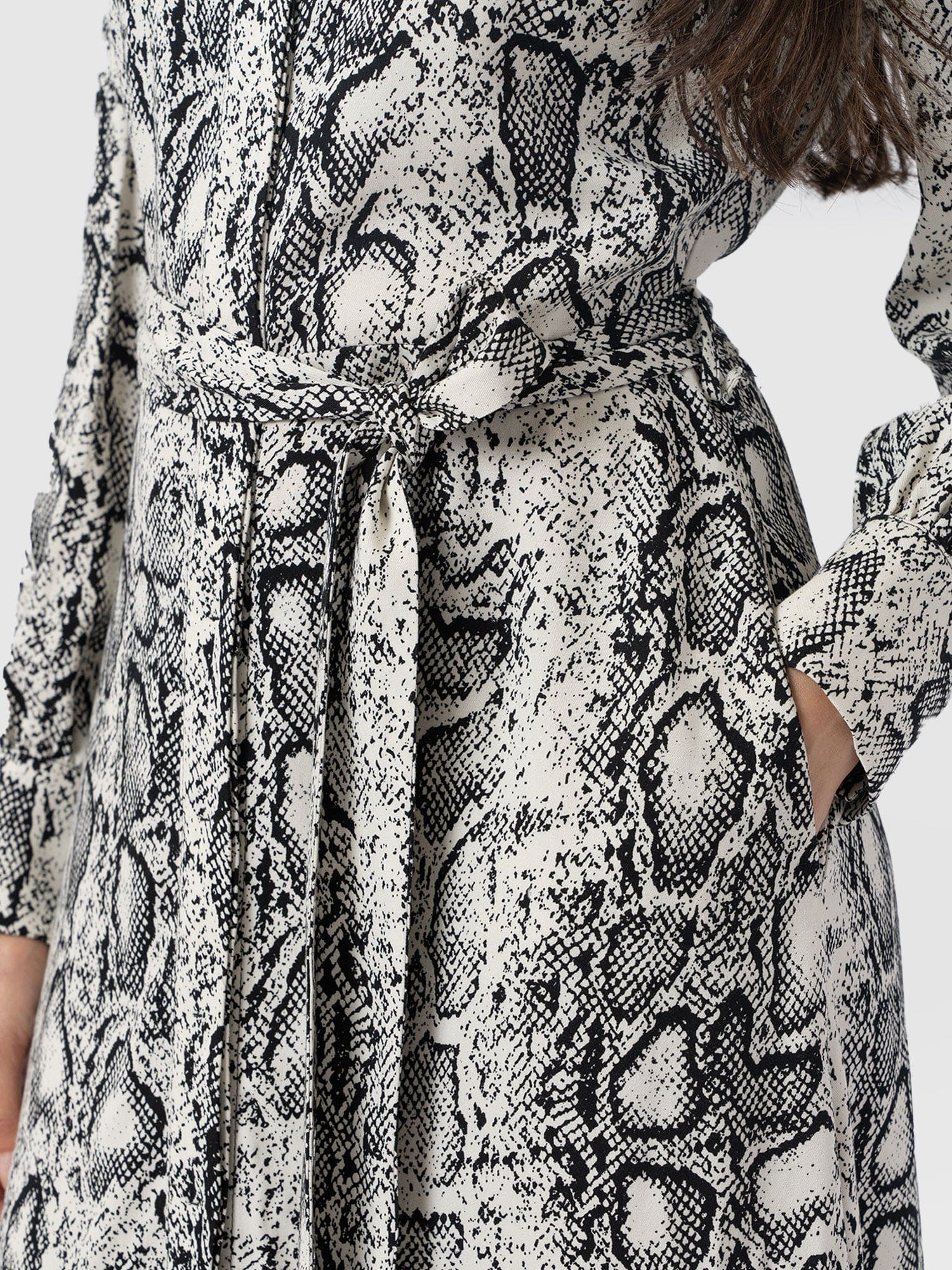 Jacqueline Shirt Dress Cream Snake - Women's Dresses | Saint + Sofia® EU